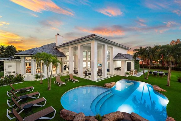 11080 SW 23rd St, Davie FL 33324