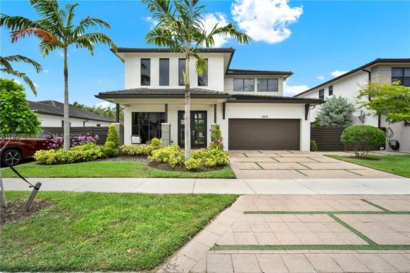 8935 NW 161st Ter, Miami Lakes FL 33018