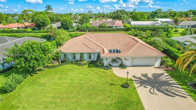 524 Muirfield Dr, Atlantis FL 33462