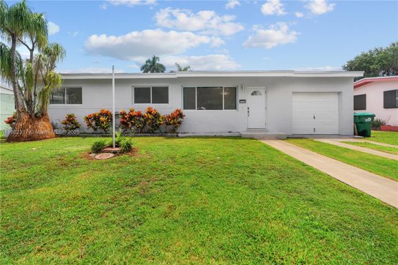 1770 NW 9th St, Homestead FL 33030