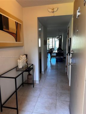 1690 NE 191st St # 1, Miami FL 33179