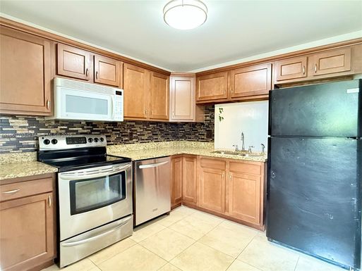 5495 NW 10th Ct # 104, Plantation FL 33313