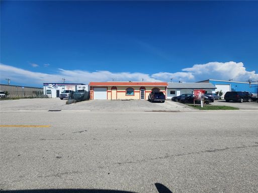 917 SE 13th Ave, Cape Coral FL 33990