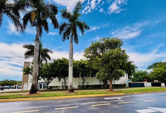 6545 NW 169th St, Hialeah FL 33015