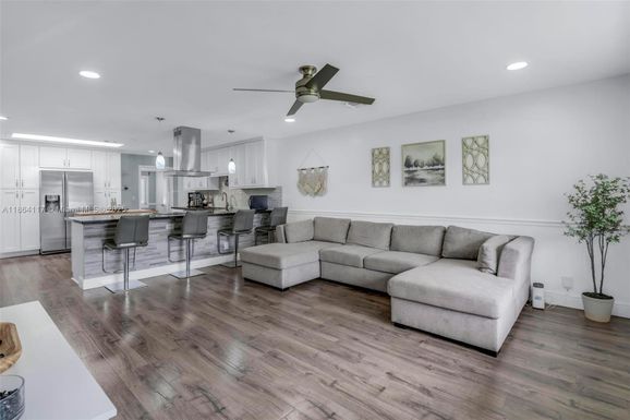 5209 SW 95th Ave, Cooper City FL 33328