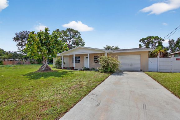 7107 Penny Ln, Fort Pierce FL 34951