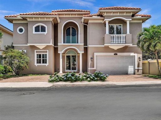 3521 Forest View Cir, Fort Lauderdale FL 33312