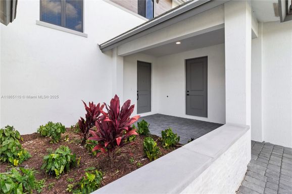 2391 SW 123rd Ter, Davie FL 33325