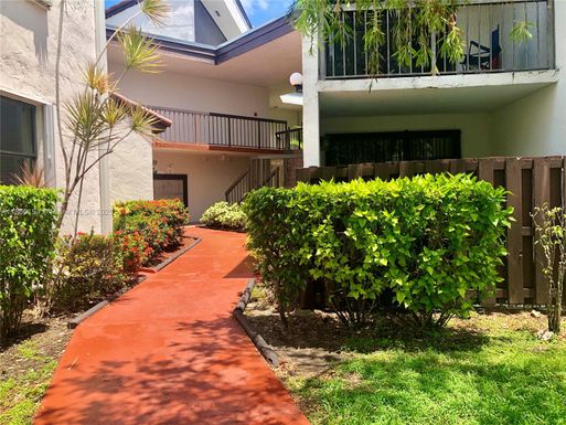 9429 Fontainebleau Blvd # 33, Miami FL 33172