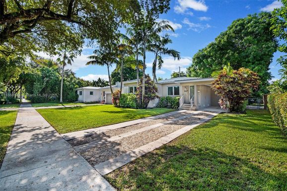 6320 NW 41st St, Virginia Gardens FL 33166