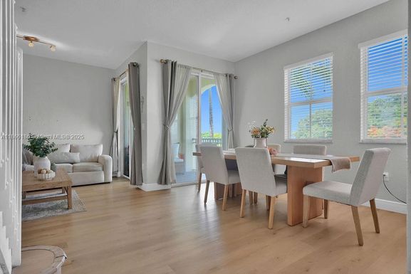 10022 NW 7th St # 207, Miami FL 33172