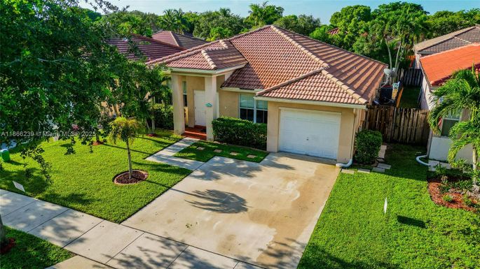 14014 N Cypress Cove Cir, Davie FL 33325