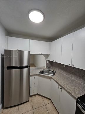 17255 SW 95th Ave # 240, Palmetto Bay FL 33157