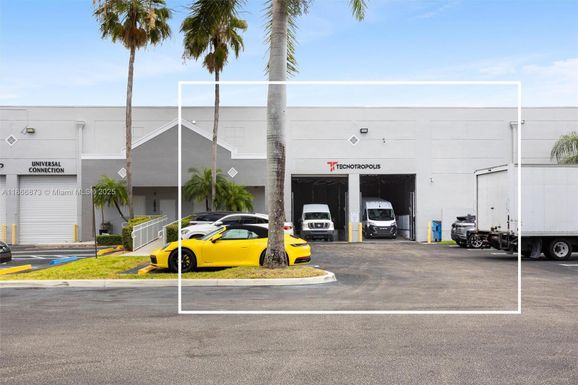 10840 NW 27th St, Doral FL 33172