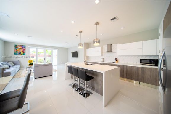 3653 SW 26th St # 3653, Miami FL 33133