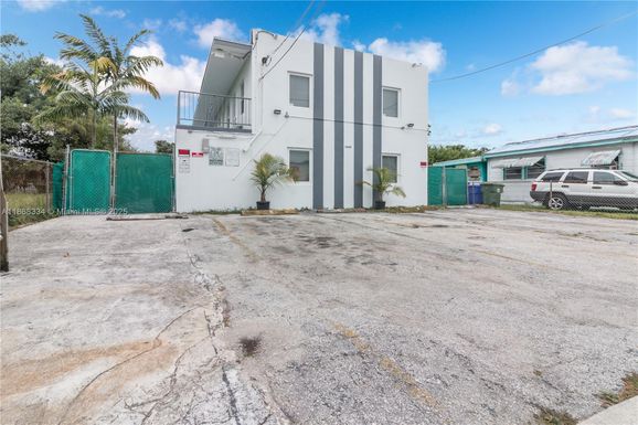 1245 NW 60th St, Miami FL 33142
