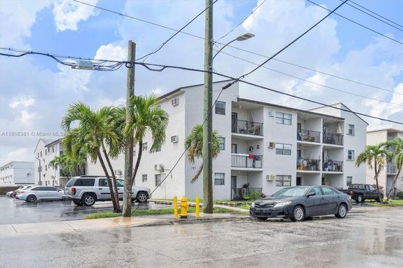 142 SW 18th Ave # 35, Miami FL 33135