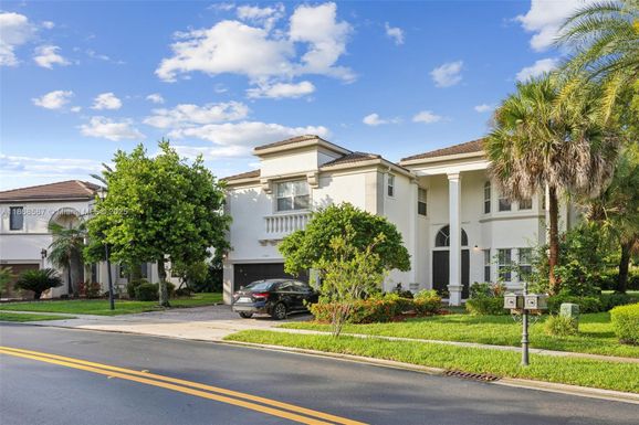 17098 SW 16th St, Pembroke Pines FL 33027