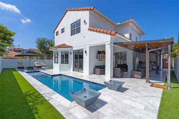 1005 NW 100th Ave, Miami FL 33172