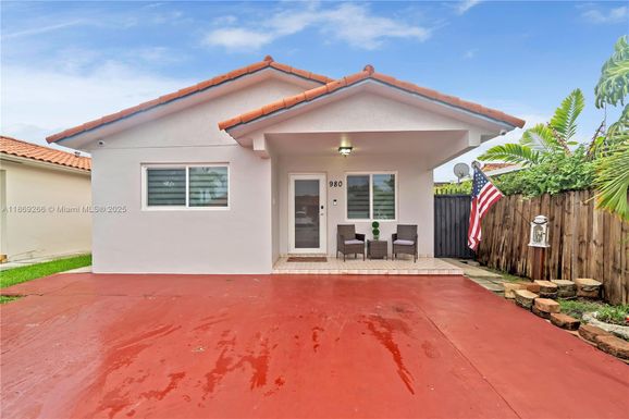 980 W 43 place # 980, Hialeah FL 33012