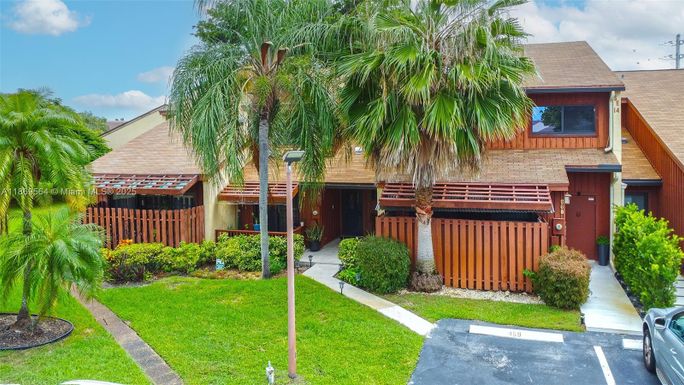 469 SE 14th St, Dania Beach FL 33004