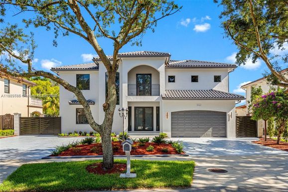 8946 NW 176th Ln, Hialeah FL 33018