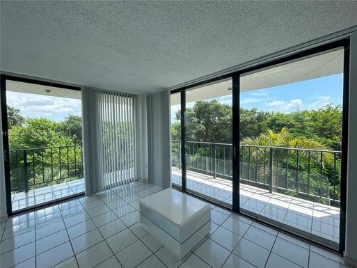 9682 Fontainebleau Blvd # 410, Miami FL 33172