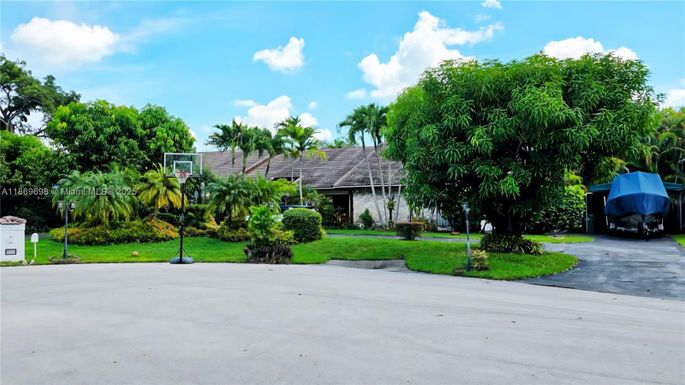 15305 SW 74th Ct, Palmetto Bay FL 33157