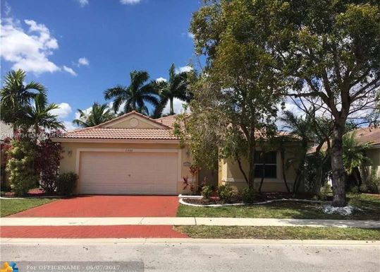 1560 SW 193rd Ter, Pembroke Pines FL 33029