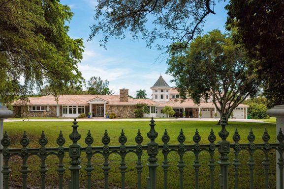 11050 SW 25th St, Davie FL 33324