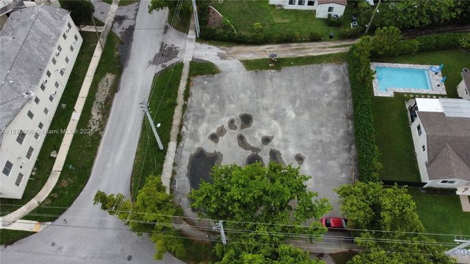 425 Esplanade Dr, Miami Springs FL 33166