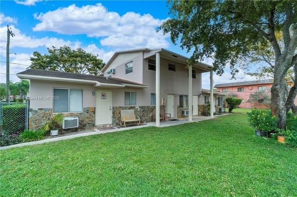 7391 NW 37th St, Hollywood FL 33024