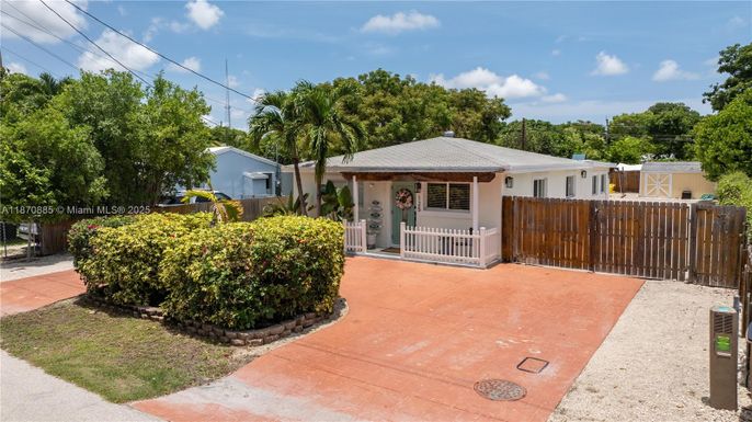 125 Harbor Dr, Key Largo FL 33037