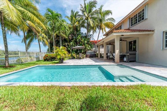 2547 Hunters Run Way, Weston FL 33327