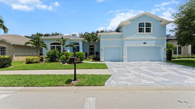 371 Burnt Pine Dr, Naples FL 34119