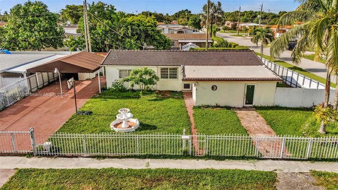 590 W 39th St, Hialeah FL 33012