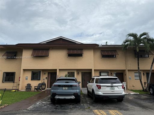 6850 NW 173rd Dr # 103, Hialeah FL 33015