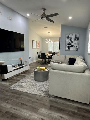 2298 NW 78th Ave # 201, Pembroke Pines FL 33024