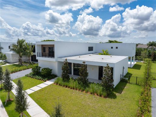 16740 N Botaniko Dr N, Weston FL 33326