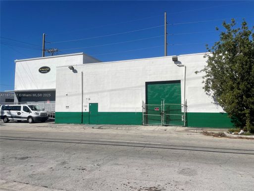 1395 NW 22nd St, Miami FL 33142