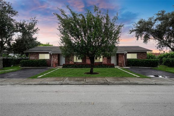 7516 NW 44th Ct, Coral Springs FL 33065
