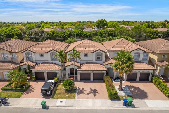 11324 NW 74th Ter, Doral FL 33178