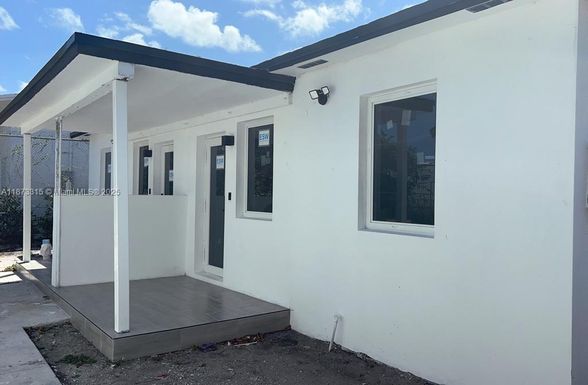 1013 NW 1st Ave, Hallandale Beach FL 33009