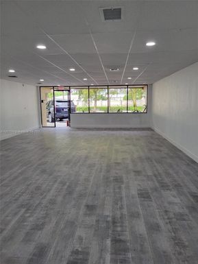 8425 W Commercial Blvd, Tamarac FL 33351