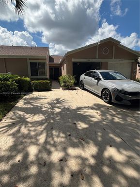 8066 Springside Ct, Boca Raton FL 33496