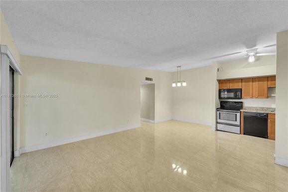 9644 S Belfort Cir # 211, Tamarac FL 33321