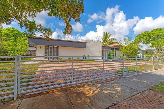 9350 SW 88th Ter, Miami FL 33176