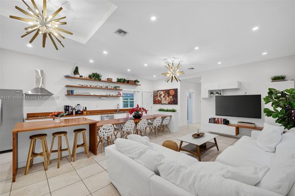 1120 NE 2nd Ave, Fort Lauderdale FL 33304