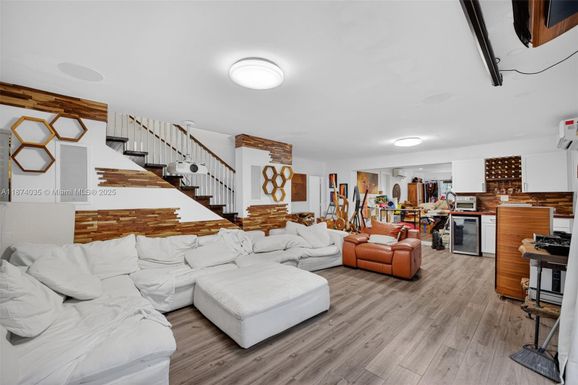 1643 NE 8th Ave, Fort Lauderdale FL 33305