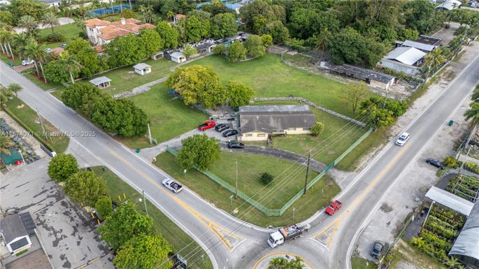 12201 SW 47th St, Miami FL 33175